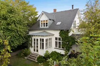 Villa på Løvspringsvej 10, 2920 Charlottenlund