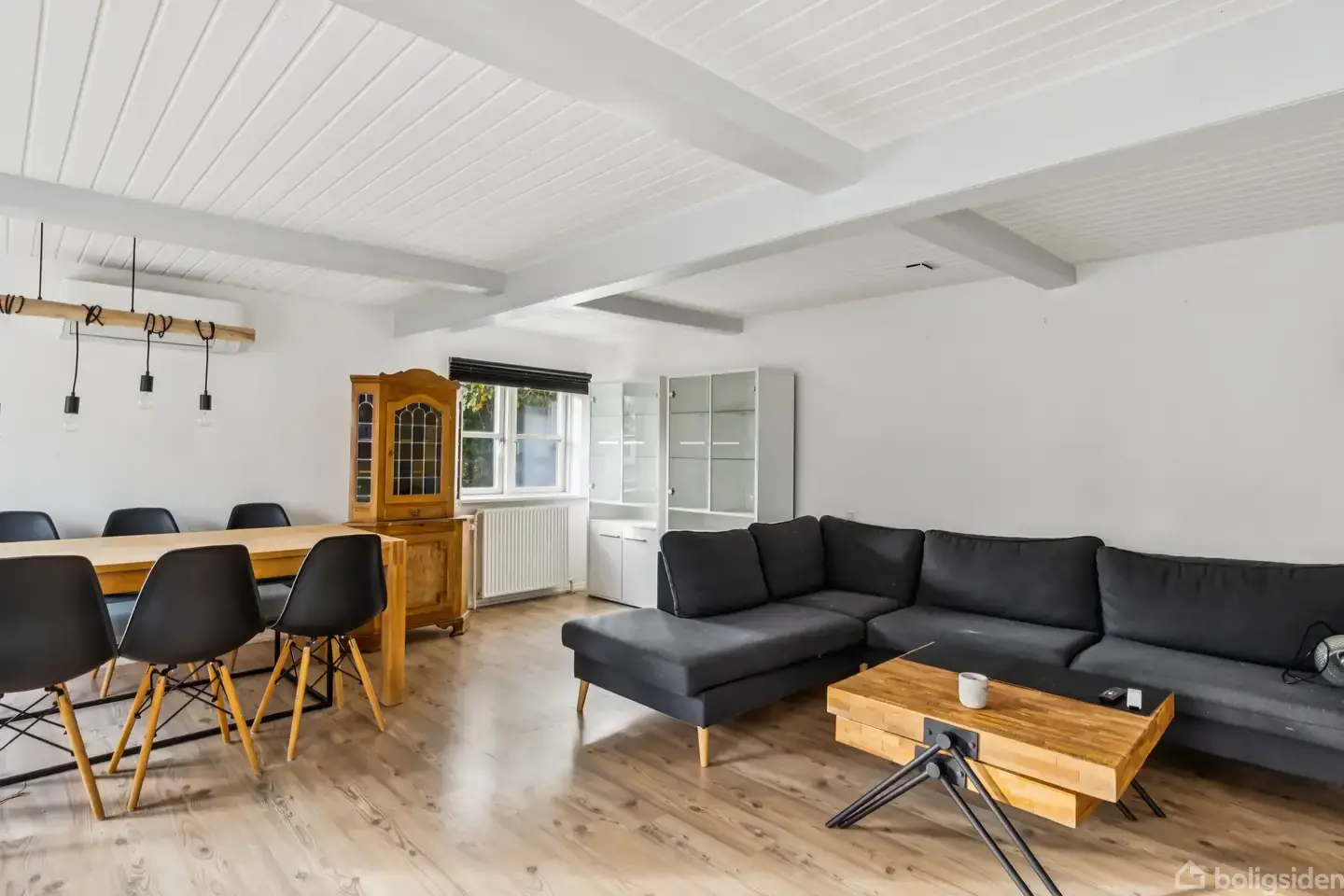 108 M2 HYGGELIGT OG OVERSKUELIGT BYHUS MED HAVE - View 3