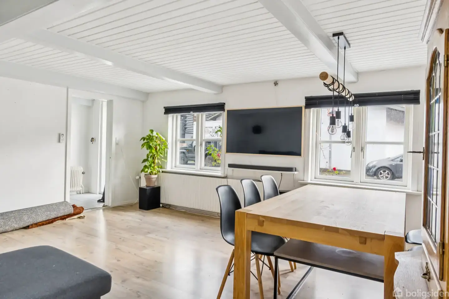 108 M2 HYGGELIGT OG OVERSKUELIGT BYHUS MED HAVE - View 5