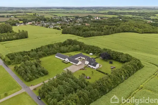 Landejendom på Risevej 27, 9640 Farsø