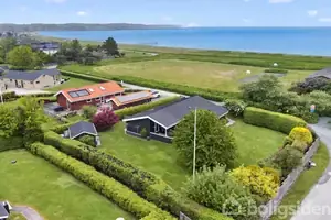 Fritidsbolig på Kirkholm Strandby 1B, 7130 Juelsminde