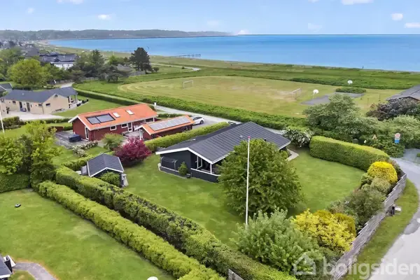 Fritidsbolig på Kirkholm Strandby 1B, 7130 Juelsminde